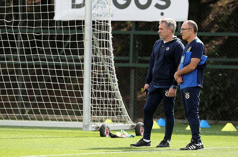 Fenerbahçe'de yaprak dökümü! 3 futbolcu yolcu