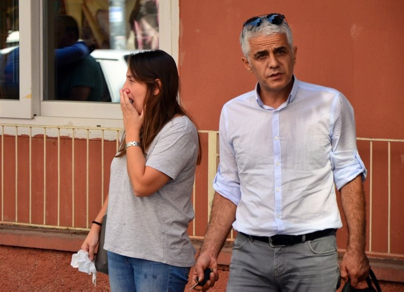 Yatağında oyun oynayan 4 yaşındaki çocuk, pencereden düştü