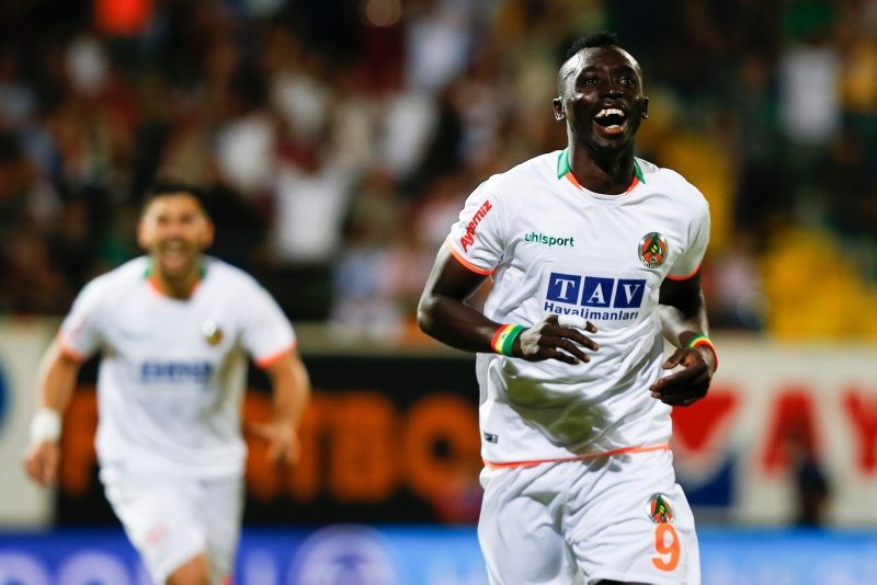 Papiss Cisse'den olay yaratan Vedat Muriç göndermesi!