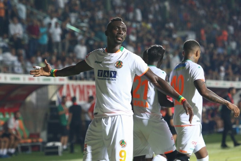 Papiss Cisse'den olay yaratan Vedat Muriç göndermesi!