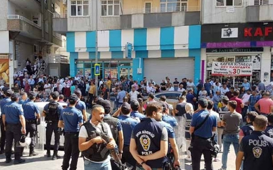 Diyarbakır'da kayyım protestosunda bir gözaltı