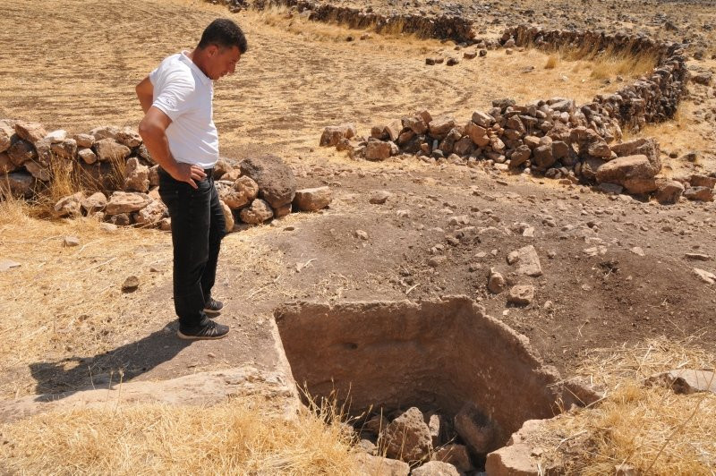 Mardin Derik'te kaçak kazıda 1500 yıllık mozaik bulundu