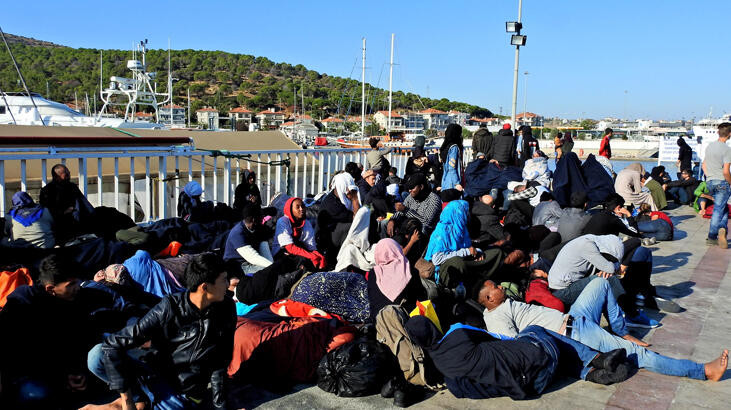 Çeşme'de 296 düzensiz göçmen yakalandı