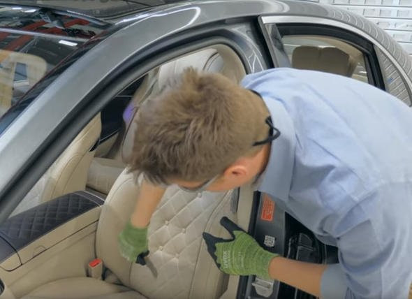 Mercedes koltuğundan bakın neler çıktı