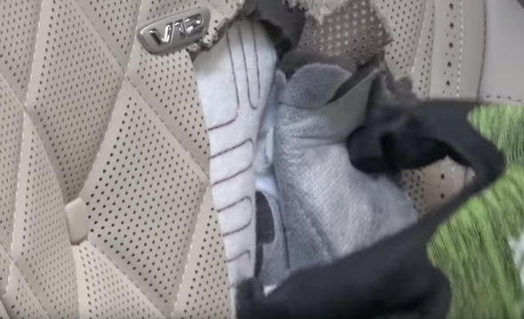 Mercedes koltuğundan bakın neler çıktı
