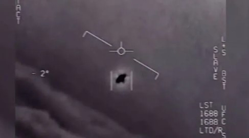 ABD ilk kez UFO videolarının varlığını kabul etti !