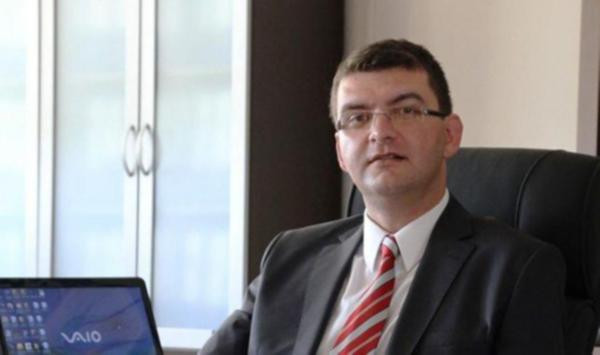 Ödüllü fen lisesine resim öğretmeni müdür
