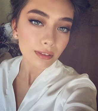 Yasemin Özilhan çizmesinin fiyatıyla dudak uçuklattı