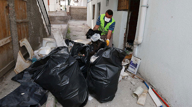 Ankara'da 2 evde 45 ton çöp çıktı