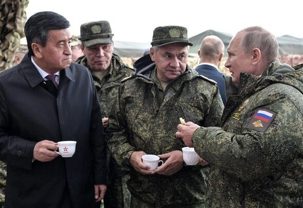 Rusya'da büyük tatbikat! Putin gözünü kırpmadan izledi