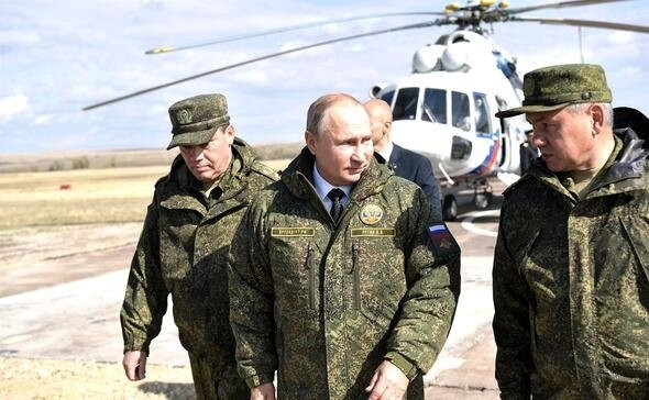 Rusya'da büyük tatbikat! Putin gözünü kırpmadan izledi