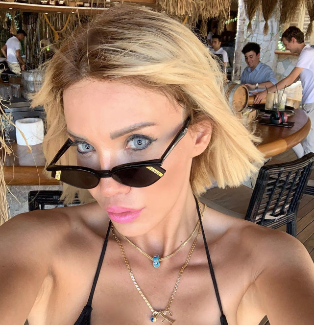 Ciciş Esra Ersoy geri döndü! Çıplak fotoğrafını paylaştı