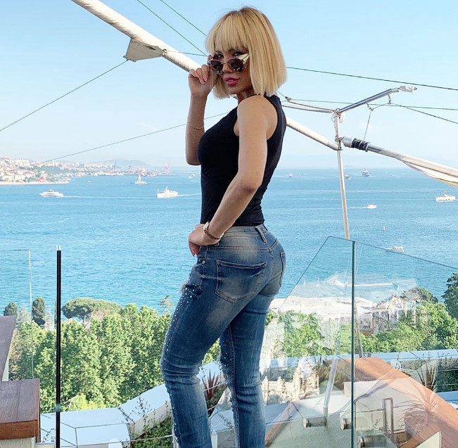 Ciciş Esra Ersoy geri döndü! Çıplak fotoğrafını paylaştı