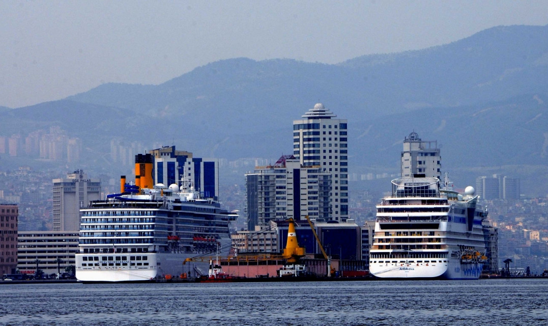 Kruvaziyer gemiler İzmir'e geri dönüyor