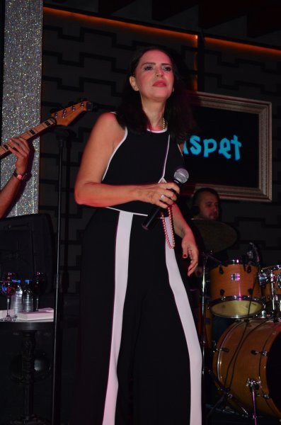 Hadise'ye ''playback'' tepkisi!