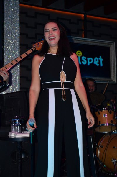 Hadise'ye ''playback'' tepkisi!