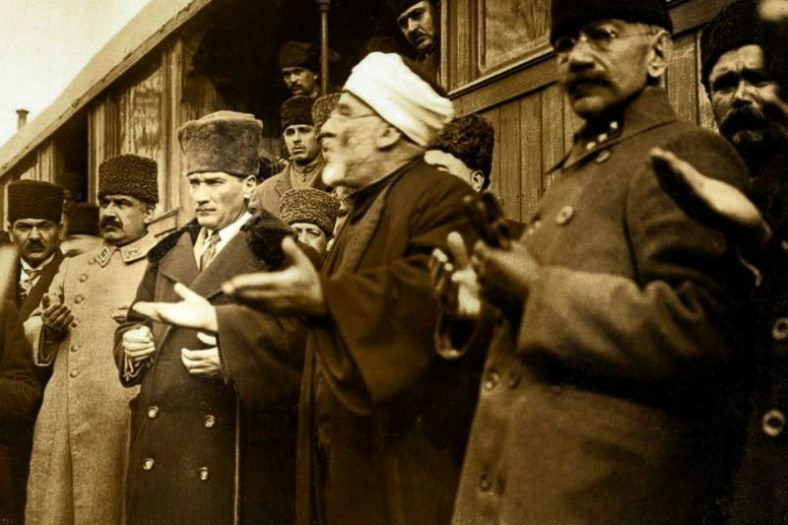"Atatürk Kur'an'ı yasaklattı" iddialarına belgeli yalanlama
