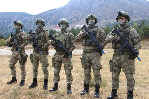 Komandoların tatbikatı gerçeği aratmadı
