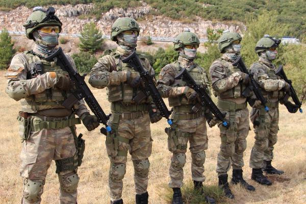 Komandoların tatbikatı gerçeği aratmadı
