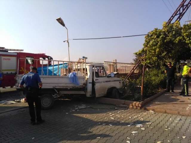 Adana'da facia ! 3 kişi feci şekilde can verdi