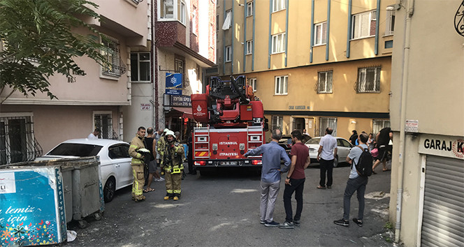 İstanbul'da 9 katlı apartmanda yangın paniği