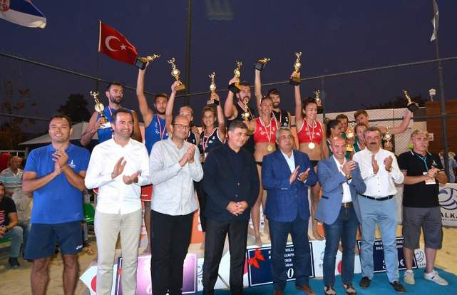 Plaj Voleybolu Balkan Şampiyonası'nda zafer Türk ekiplerin