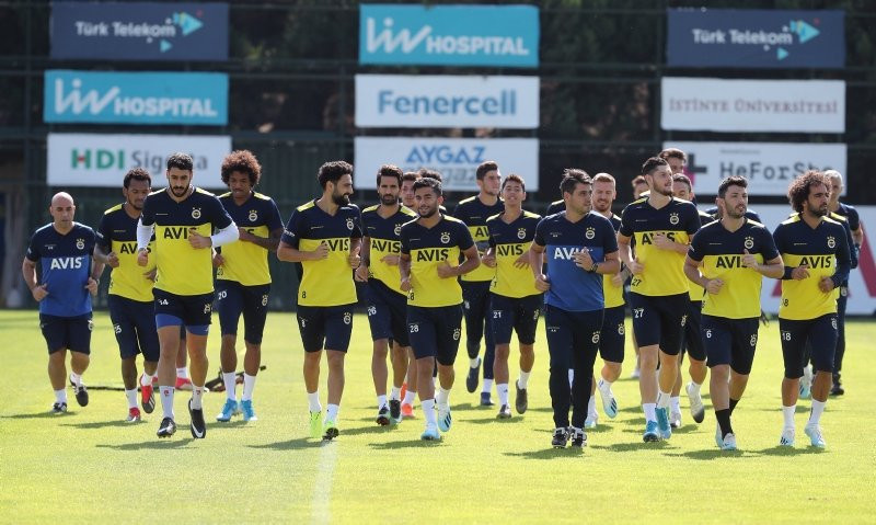 Fenerbahçe sürpriz transferi devre arasına bıraktı