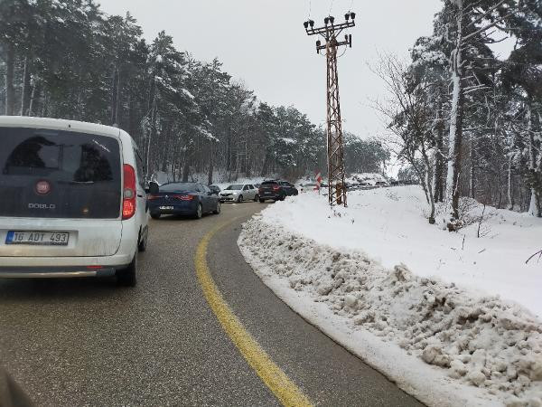 Uludağ'a tatilci akını ! 5 kilometrelik kuyruk oluştu