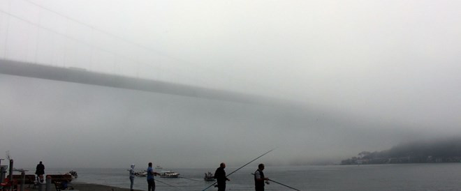 İstanbul'da yoğun sis ! Boğaz deniz trafiğine kapatıldı