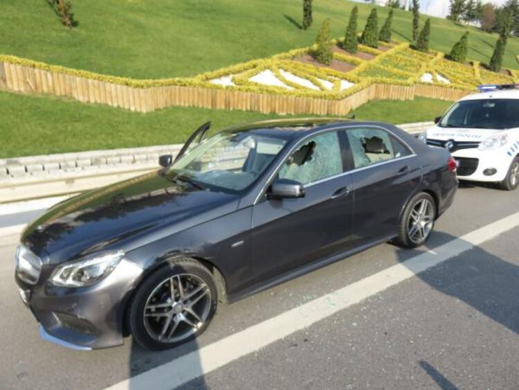 Ataşehir'de yol kavgası ! Tartıştığı sürücüye kurşun yağdırdı