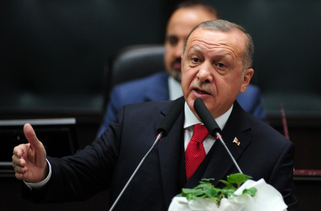 AK Parti grubuna damga vuran anlar ! Erdoğan kürsüyü ona bıraktı