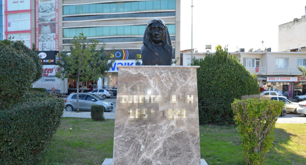 Zübeyde Hanım'ın büstüne saldırı
