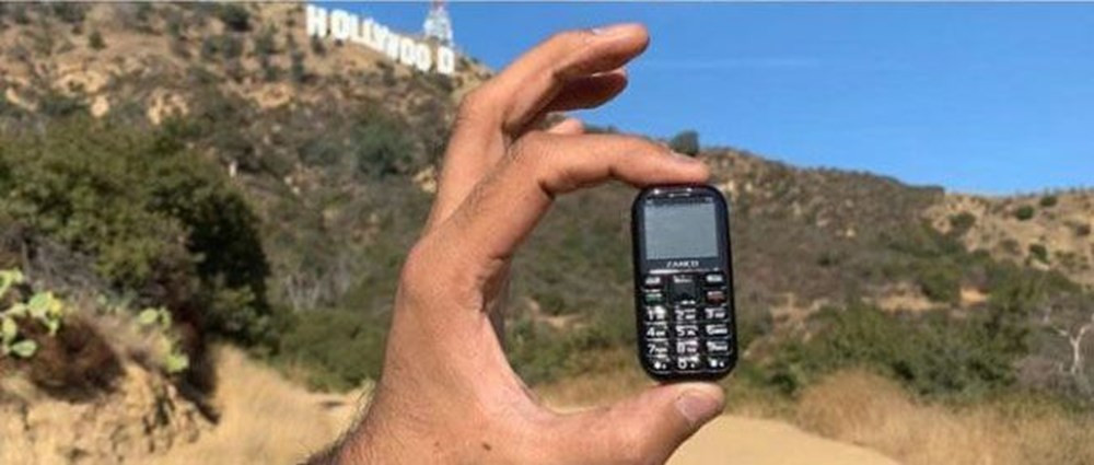 Sadece bir USB bellek kadar... İşte dünyanın en küçük telefonu