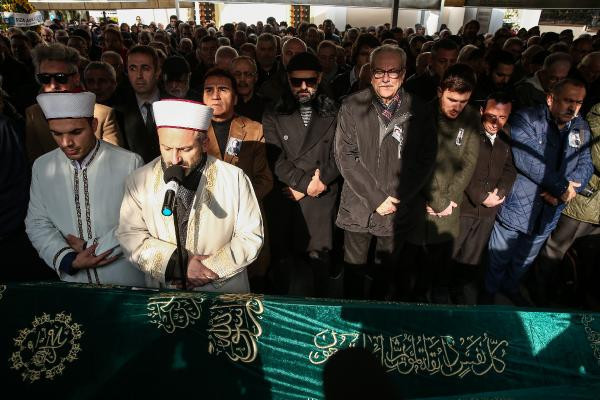 Ünlü oyuncu Recep Aktuğ son yolcuğuna uğurlandı