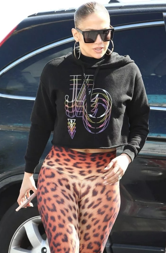 Kim der ki 50 yaşında diye! Jennifer Lopez gençlere taş çıkardı