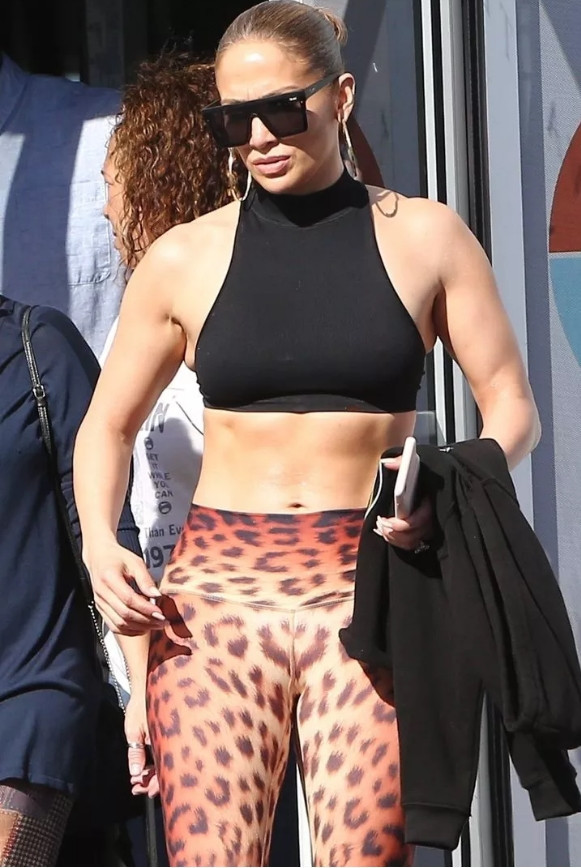 Kim der ki 50 yaşında diye! Jennifer Lopez gençlere taş çıkardı