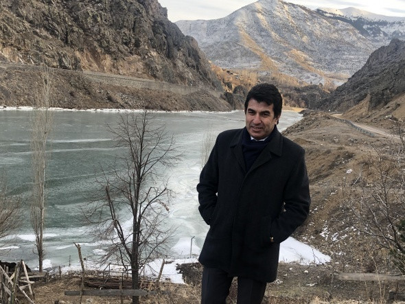 Türkiye'nin en hızlı akan nehri dondu!