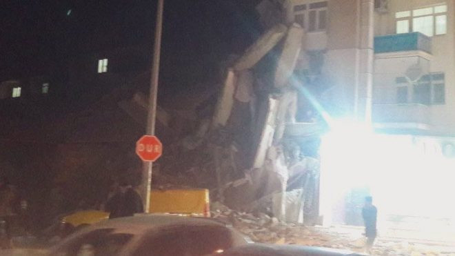 Elazığ'daki 6,8 büyüklüğündeki depremin yıkımı böyle görüntülendi