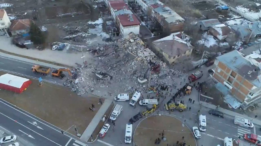 Elazığ'da 6 katlı 2 bloklu binanın çökmeden önceki fotoğrafları