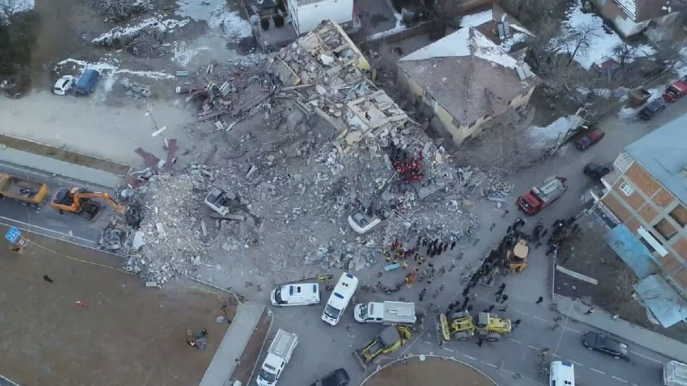 Elazığ'da 6 katlı 2 bloklu binanın çökmeden önceki fotoğrafları
