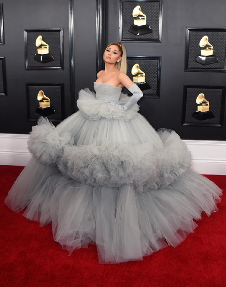 Grammy Ödülleri'nde kırmızı halıya damga vuran kıyafetler