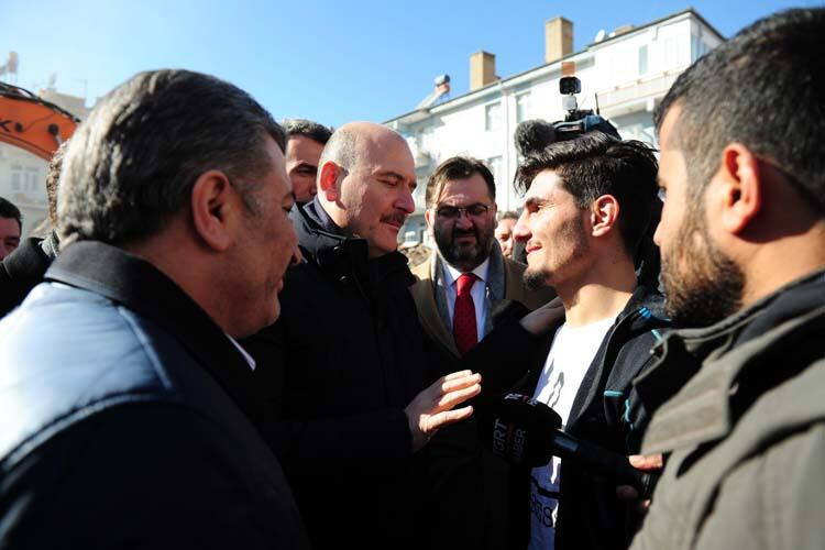 Bakan Soylu ve Koca, Türkiye'nin konuştuğu Suriyeli gençle buluştu
