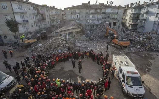 Elazığ'da arama kurtarma ekiplerinden ağlatan tören