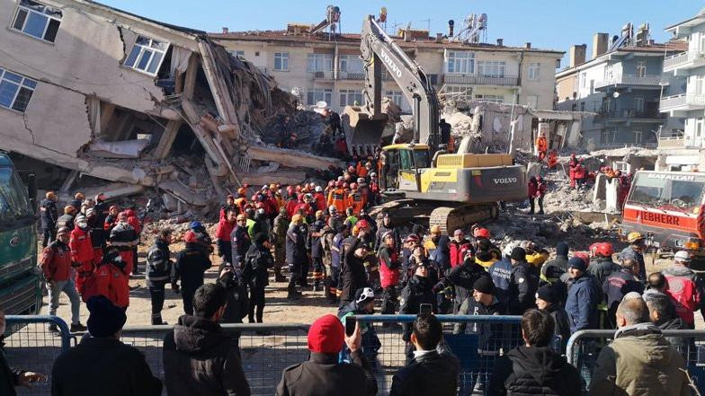 İlhan Kesici: İstanbul depreminde milli gelir kaybı yüzde 10'u geçer