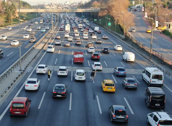 İstanbul trafiğindeki seyyar satıcılar ne kadar kazanıyor ?