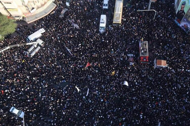 Kasım Süleymani'nin cenaze töreninde insan seli