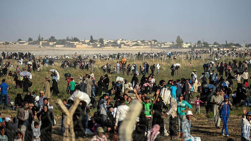 300 bin Suriyeli Türkiye sınırına ilerliyor !
