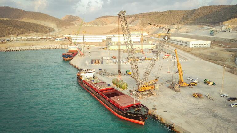 Dev jenatörler Mersin'e ulaştı