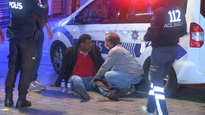 Taksim'de iki grup arasında bıçaklı kavga