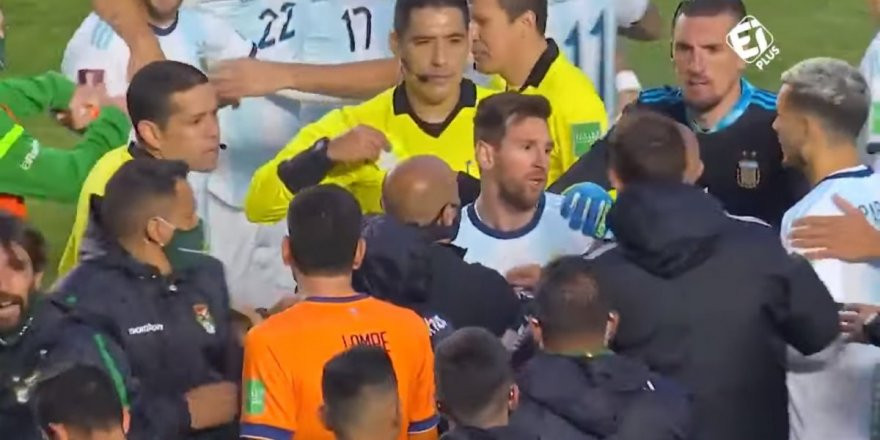 Lionel Messi sinirlerine hakim olamadı! Olay görüntüler